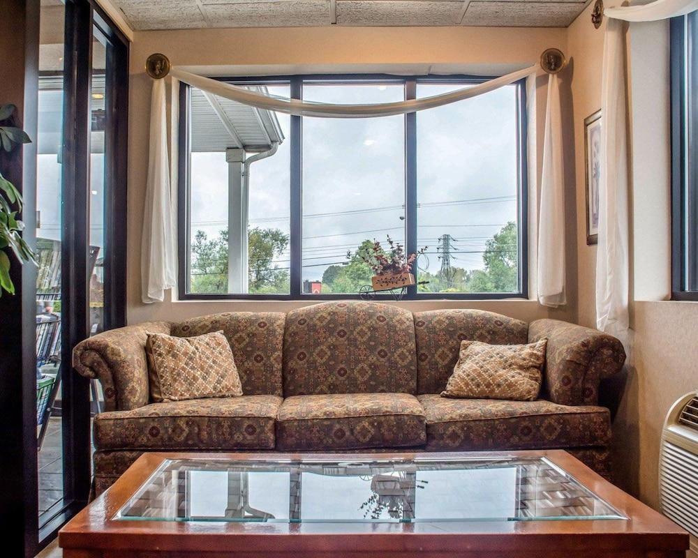 Econo Lodge Dewitt I-90 Экстерьер фото
