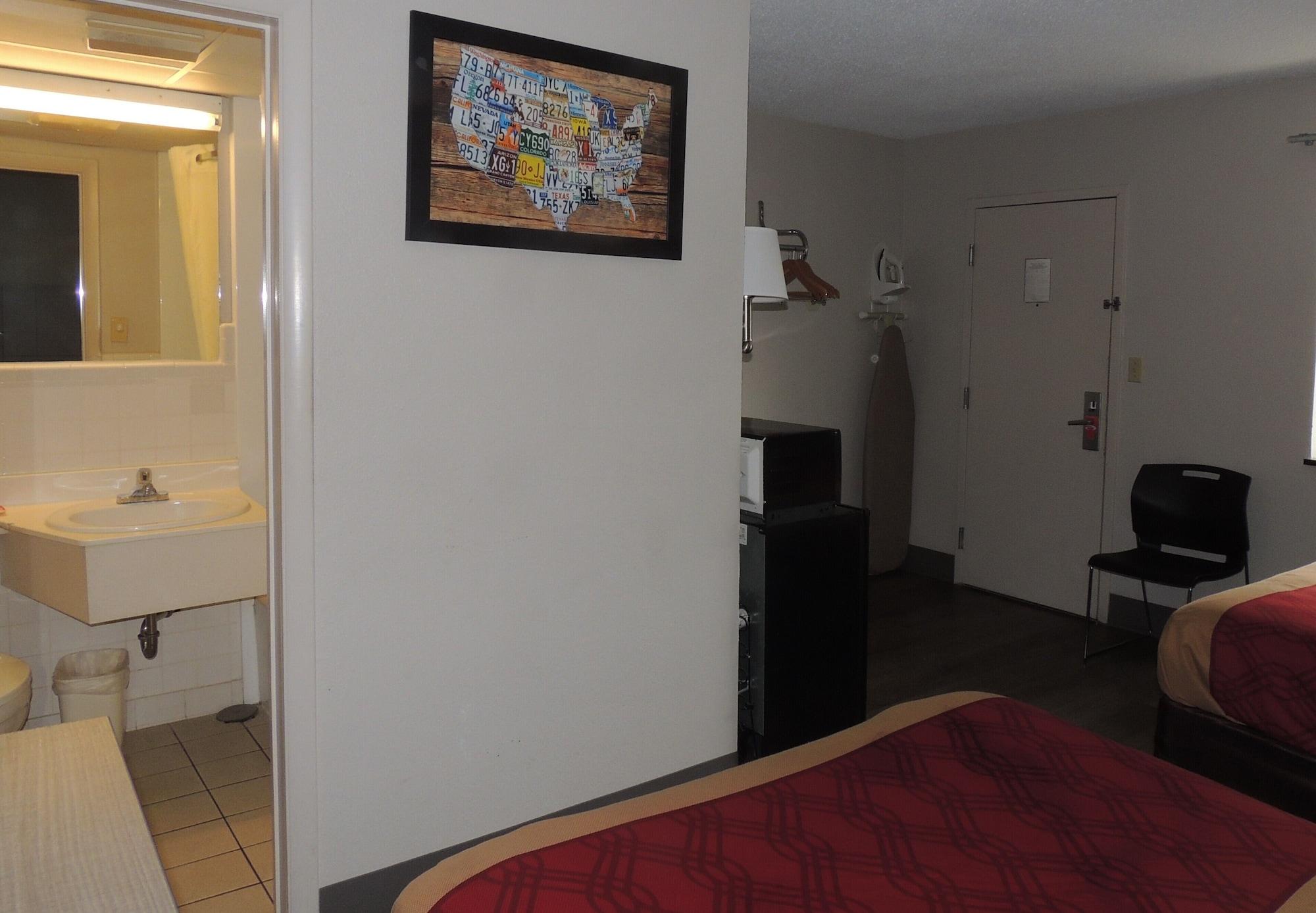 Econo Lodge Dewitt I-90 Экстерьер фото