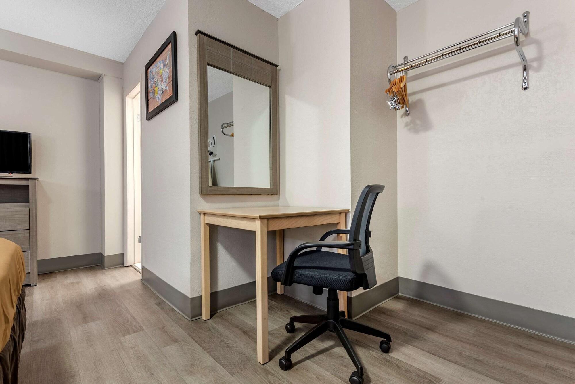 Econo Lodge Dewitt I-90 Экстерьер фото