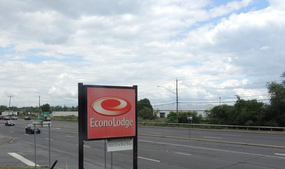 Econo Lodge Dewitt I-90 Экстерьер фото