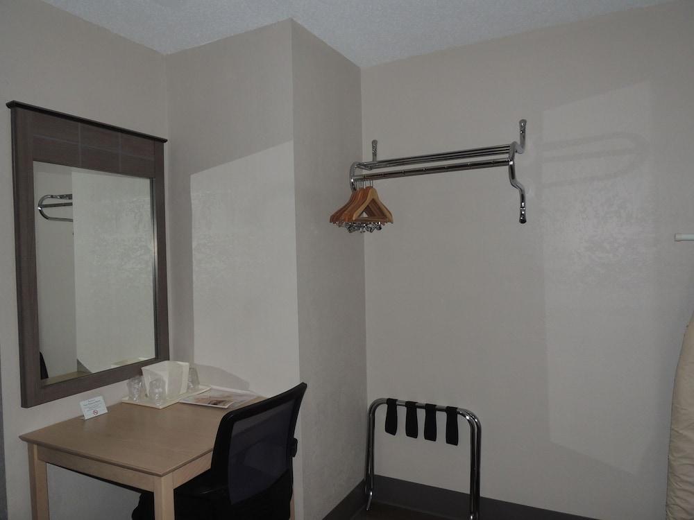 Econo Lodge Dewitt I-90 Экстерьер фото