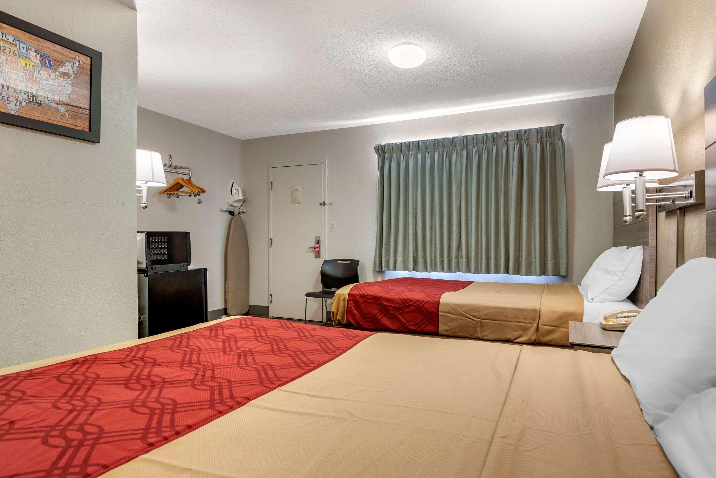 Econo Lodge Dewitt I-90 Экстерьер фото