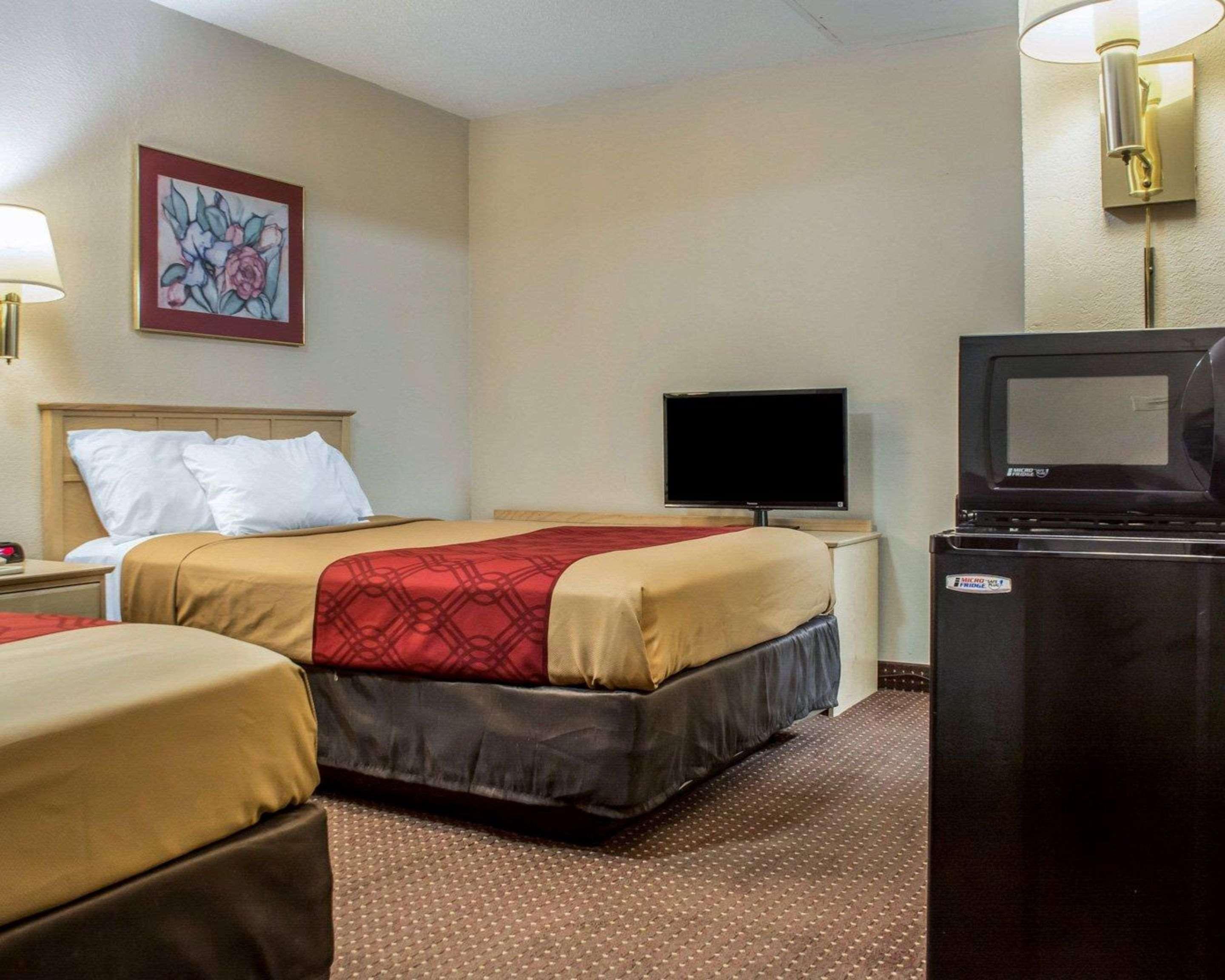 Econo Lodge Dewitt I-90 Экстерьер фото