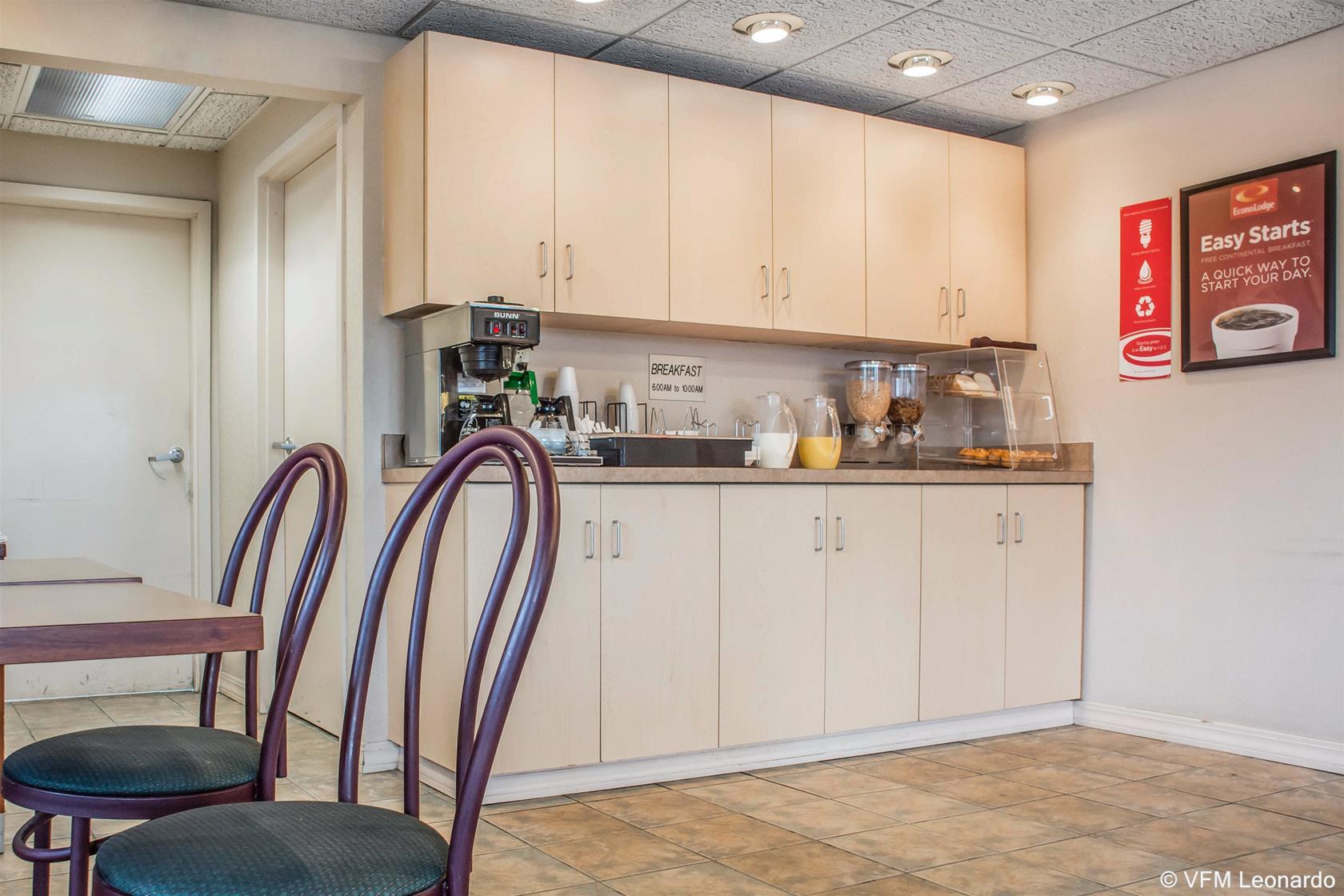 Econo Lodge Dewitt I-90 Экстерьер фото