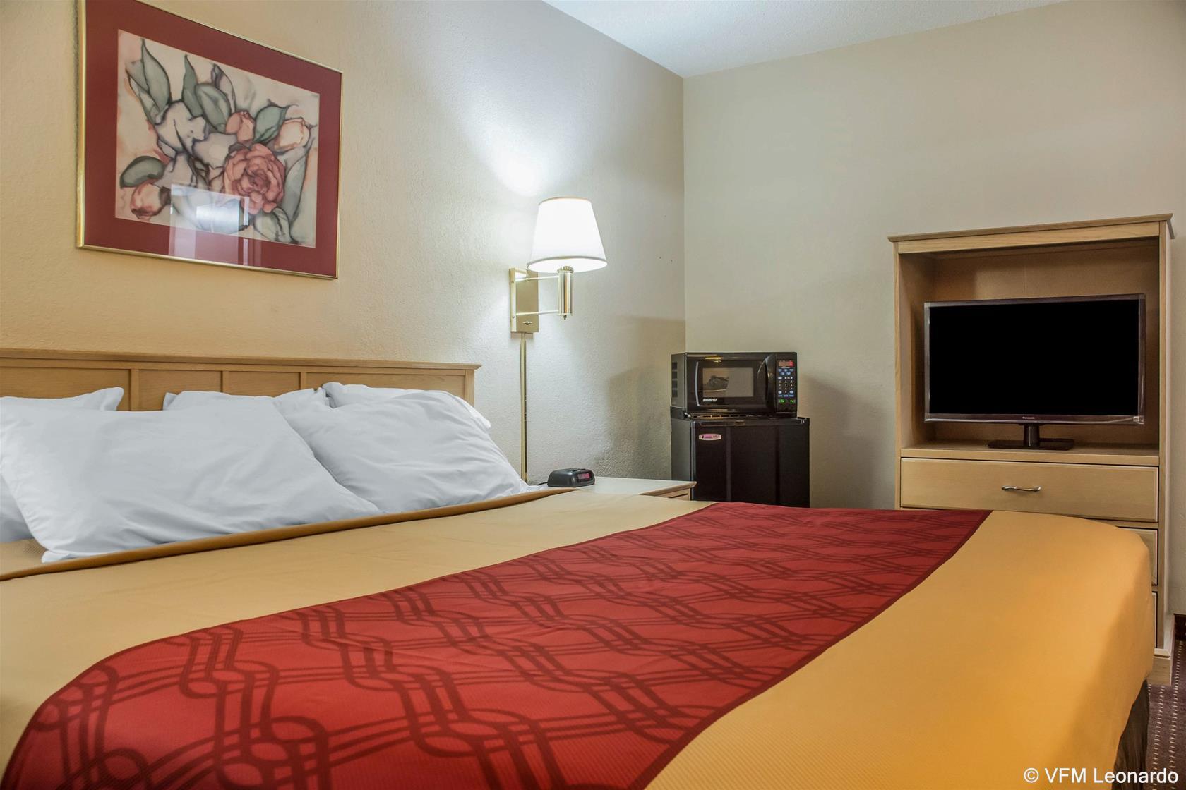 Econo Lodge Dewitt I-90 Экстерьер фото