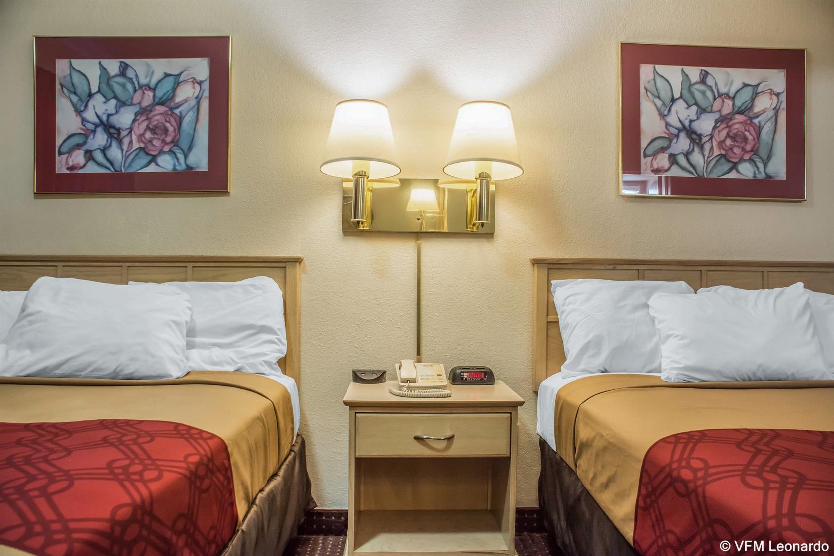 Econo Lodge Dewitt I-90 Экстерьер фото